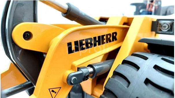 RC nakladač Liebherr L566 PRO 1:14