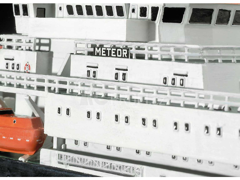 Revell German Research Vessel Meteor (1:300)