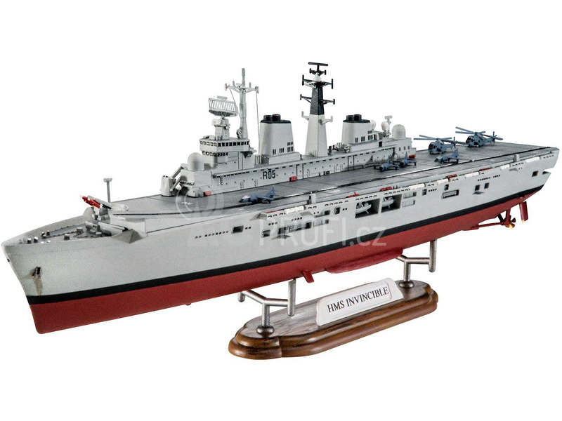 Revell HMS Invincible (Falkland War) (1:700) (set)