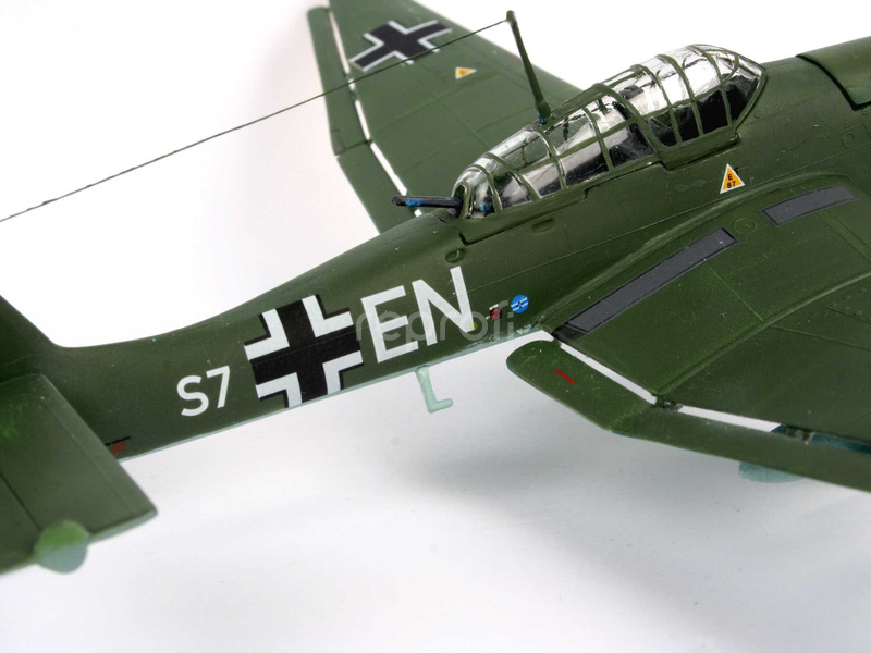 Revell Junkers Ju87 G/D Tank Buster (1:72) (Starter Kit)