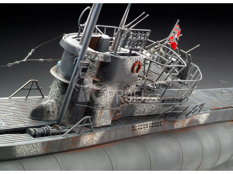 Revell ponorka Typ VII C/41 (Platinum Edition) (1:72)