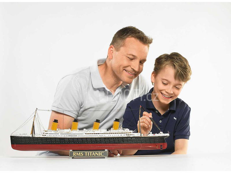 Revell R.M.S. Titanic 100th anniversary giftset