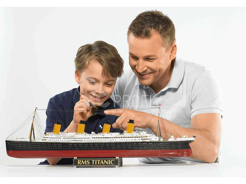 Revell R.M.S. Titanic 100th anniversary giftset