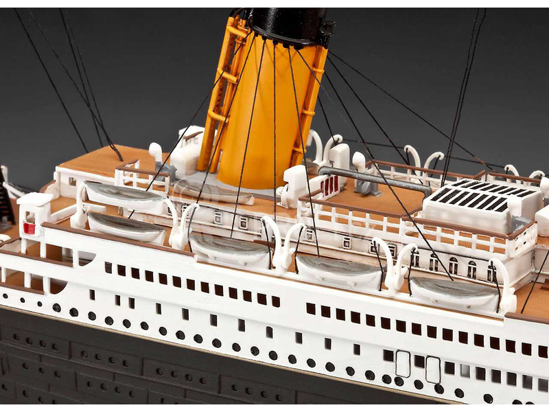 Revell R.M.S. Titanic 100th anniversary giftset
