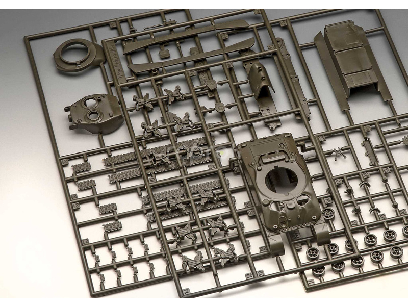 Revell Sherman M4A1 (1:72) (sada)