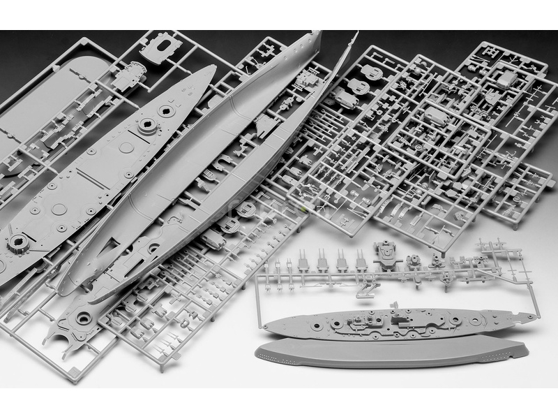 Revell The Legendary Bismarck (1:700 + 1:1200) (giftset)