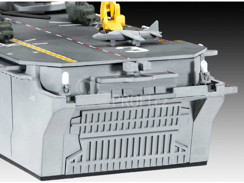 Revell USS Wasp Class 1 (1:700)