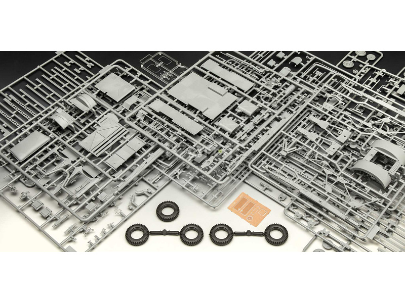 Revell W.O.T. 8 BM-13-16 Katyusha/Cargo (1:35) (sada)