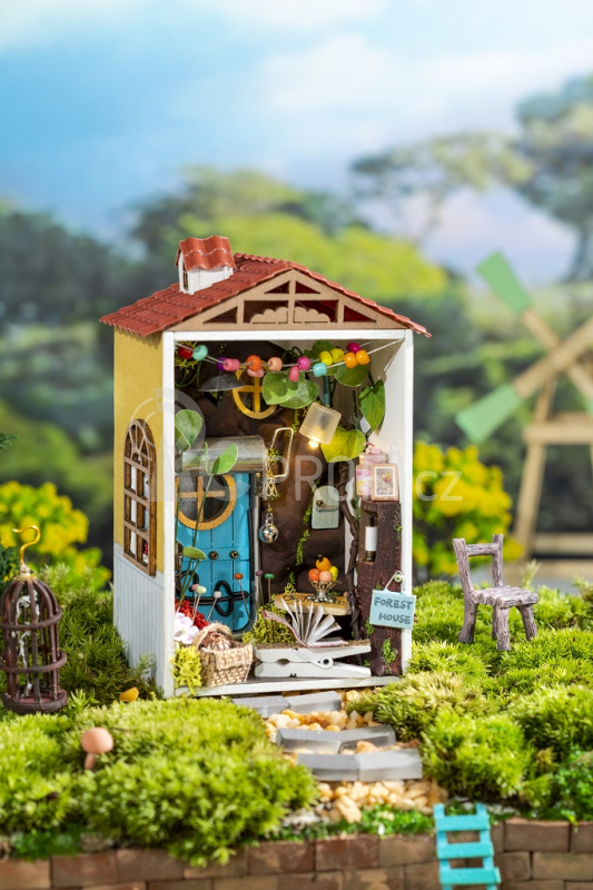 RoboTime miniatura domečku Propůjčená zahrada