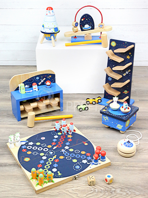 Small Foot Houpací labyrint s kladívkem Space