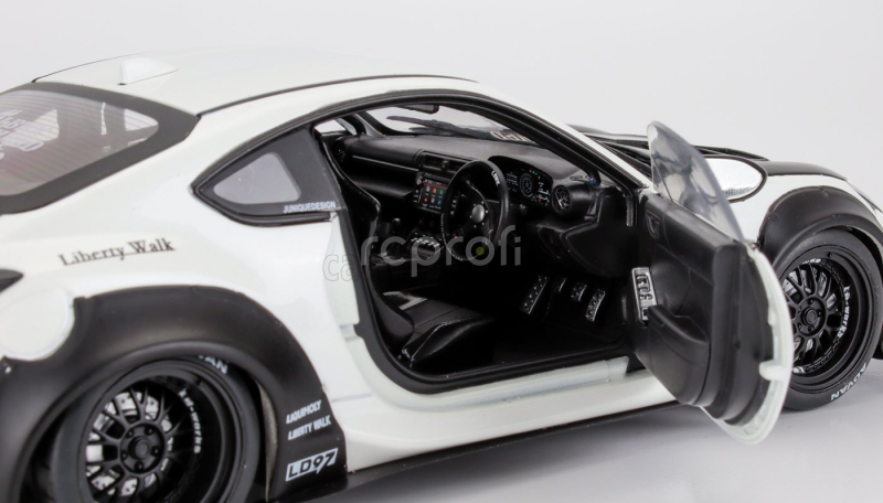 Solido Toyota Gr86 Lbwk Body Kit Coupe 2024 1:18 Bílá Perleťová Černá