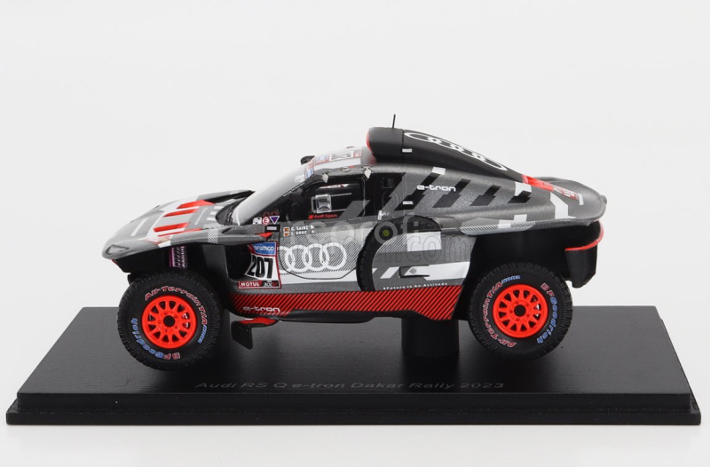 Spark-model Audi Q E-tron Rs Team Audi Sport N 207 Rally Dakar 2023 Carlos Sainz - Lucas Cruz 1:43 Šedá Stříbrná Černá