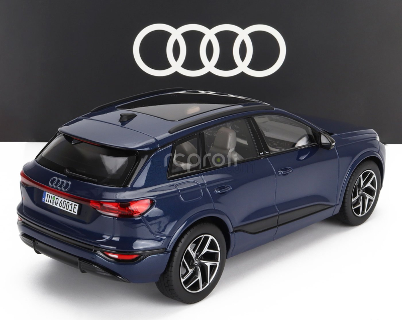 Spark-model Audi Q6 E-tron 2023 1:18 Ascari Blue