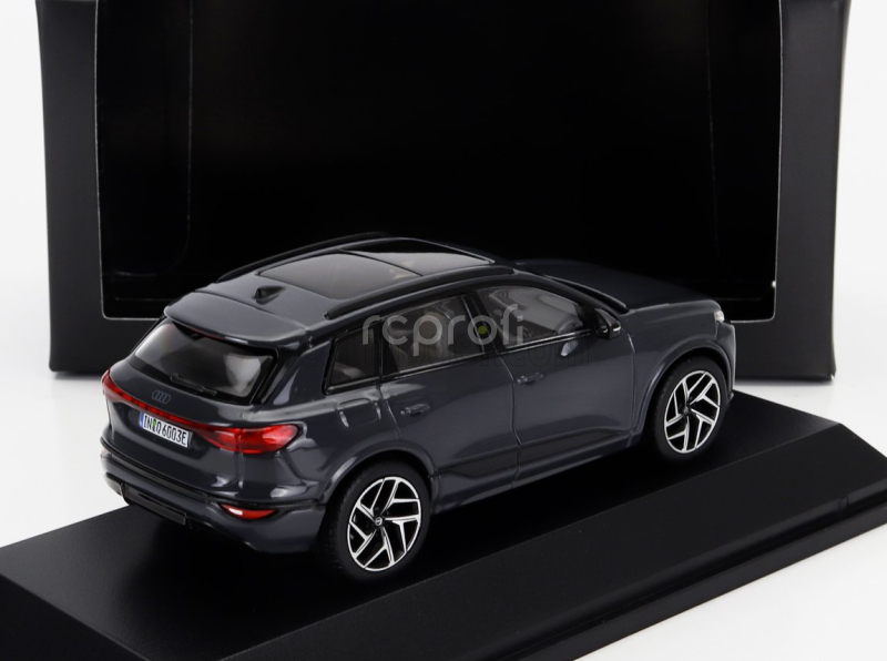 Spark-model Audi Q6 E-tron 2023 1:43 Magnetově Šedá