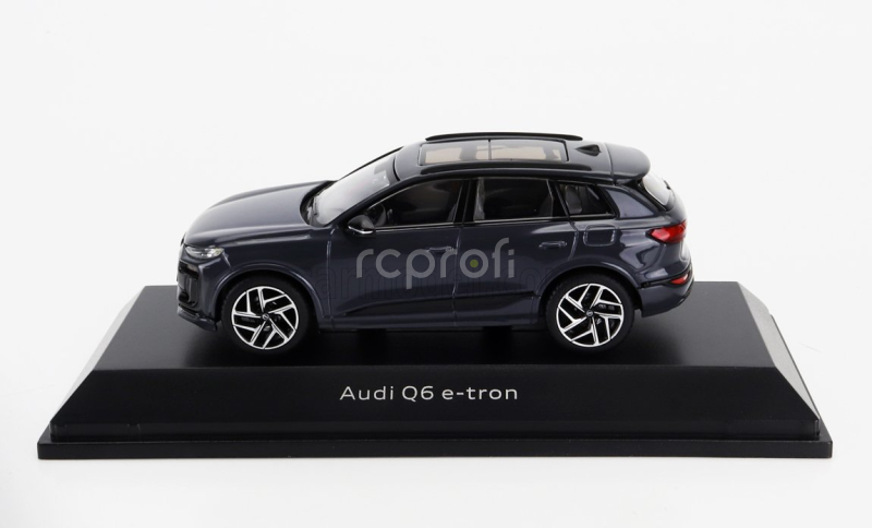 Spark-model Audi Q6 E-tron 2023 1:43 Magnetově Šedá