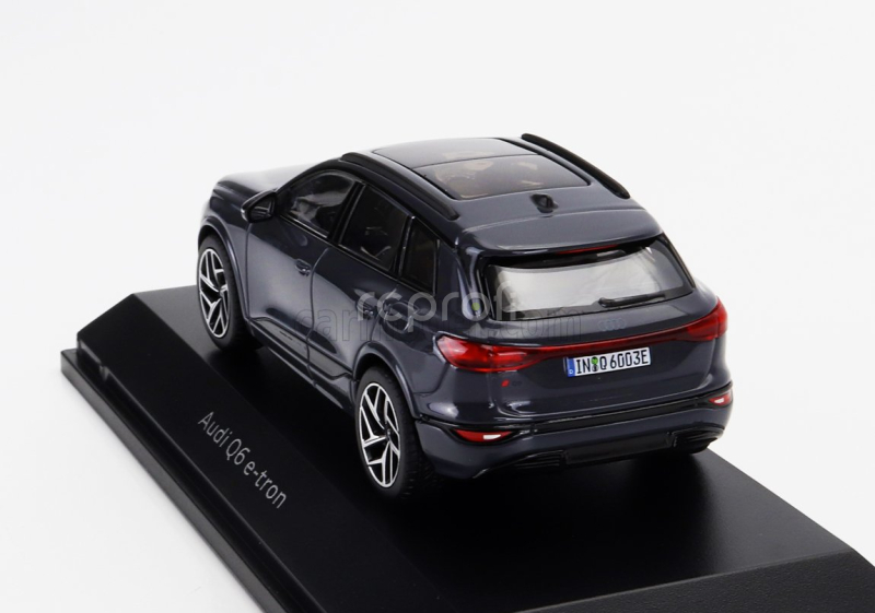 Spark-model Audi Q6 E-tron 2023 1:43 Magnetově Šedá