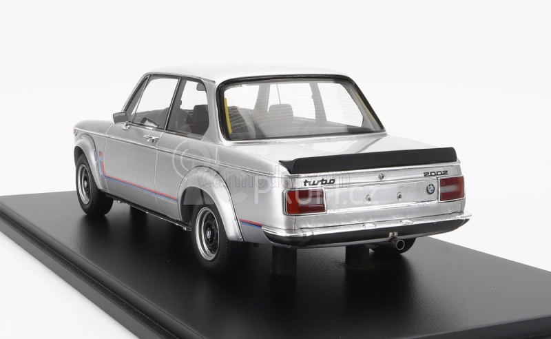 Spark-model BMW 2002 Turbo 1973 - Con Vetrina - With Showcase - Special Box 1:18 Silver