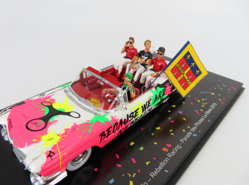 Spark-model Cadillac Eldorado Biarritz Cabriolet 1959 - Parade Des Pilotes Team Rebellion Racing 24h Le Mans 2019 T.laurent - G.menezes - N.berthon 1:43 Bílá Růžová Černá
