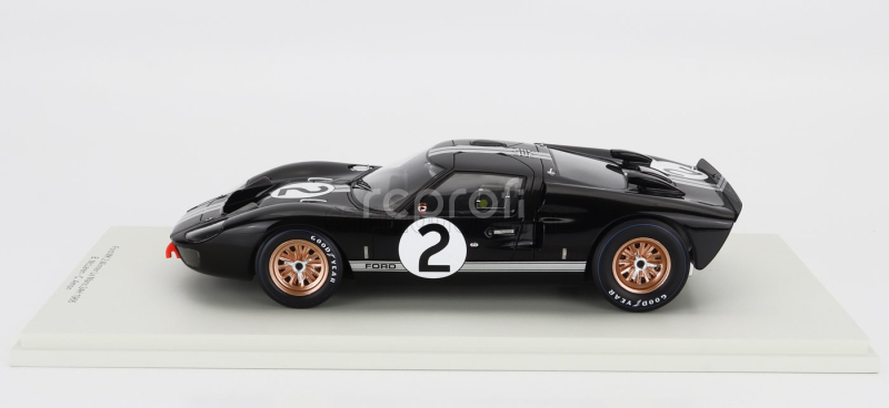 Spark-model Ford usa Gt40 Mkii 7.0l V8 Team Shelby American Inc. N 2 Winner 24h Le Mans 1966 B.mclaren - C.amon 1:18 Černá Stříbrná