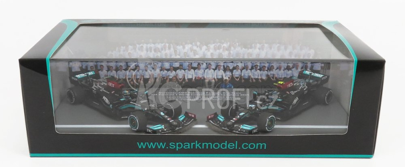 Spark-model Mercedes gp Set F1  2x W12 Mercedes M12 Eq Power+ Team Amg Petronas Motorsport Formula One N 44  + N 77 Abu Dhabi Gp 2021 Lewis Hamilton - Valtteri Bottas - 8 Times World Champion Constructeur 1:43 Černá Zelená