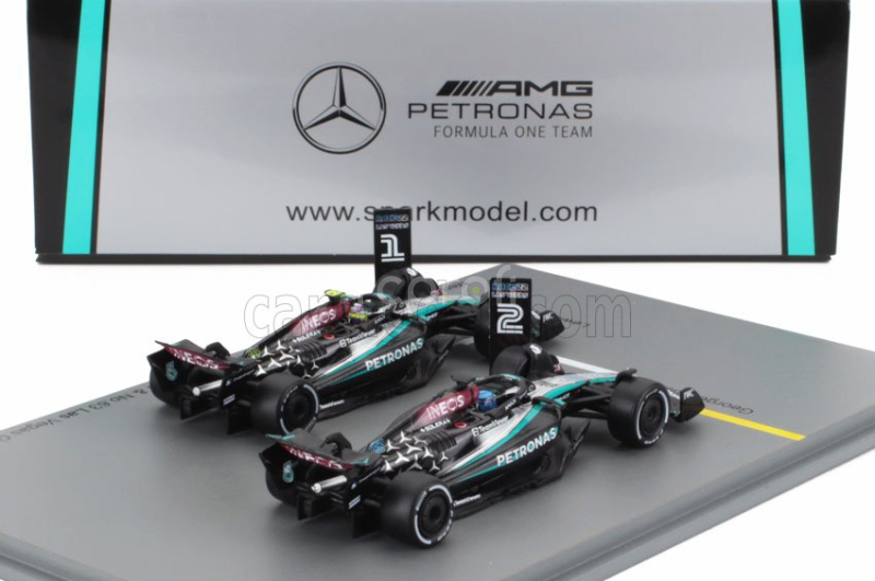 Spark-model Mercedes gp Set F1  2x W15 Eq Performance Team Amg Petronas Motorsport N 44 2nd Las Vegas Gp 2024 Lewis Hamilton + N 63 Winner Las Vegas Usa 2024 George Russell 1:64 Černá Stříbrná Zelená