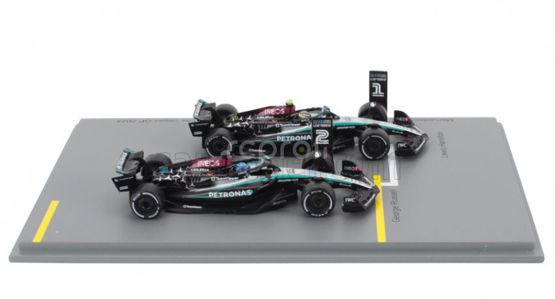 Spark-model Mercedes gp Set F1  2x W15 Eq Performance Team Amg Petronas Motorsport N 44 2nd Las Vegas Gp 2024 Lewis Hamilton + N 63 Winner Las Vegas Usa 2024 George Russell 1:64 Černá Stříbrná Zelená