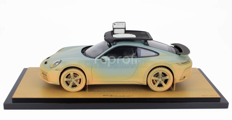 Spark-model Porsche 911 992 Dakar N 00 Ahead Coupe 2024 - Con Vetrina - With Showcase 1:18 Zelený Odstín