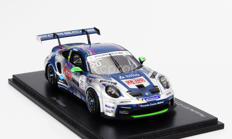 Spark-model Porsche 911 992 Gt3 Cup N 20 Porsche Carrera Cup Scandinavia Champion 2023 Ola Nilsson 1:43 Stříbrná Modrá
