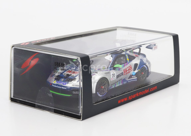 Spark-model Porsche 911 992 Gt3 Cup N 20 Porsche Carrera Cup Scandinavia Champion 2023 Ola Nilsson 1:43 Stříbrná Modrá