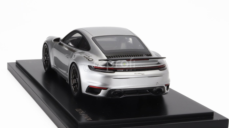 Spark-model Porsche 911 992 Turbo Coupe 2024 - 50th Anniversary 911 Turbo - Con Vetrina - With Showcase 1:18 Silver