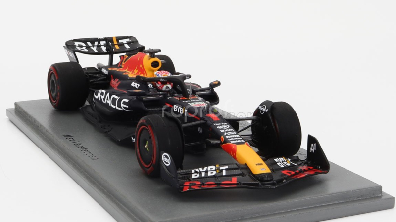 Spark-model Red bull F1  Rb19 Team Oracle Red Bull Racing N 1 World Champion Winner British Gp 2023 Max Verstappen 1:43 Matt Blue