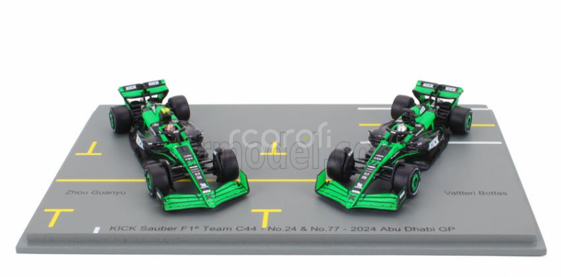 Spark-model Sauber Set F1  2x C44 Team Stake Kick N 77 Abu Dhabi Gp 2024 Valtteri Bottas + N 24 Abu Dhabi Gp 2024 Zhou Guanyu 1:64 Zelená Černá