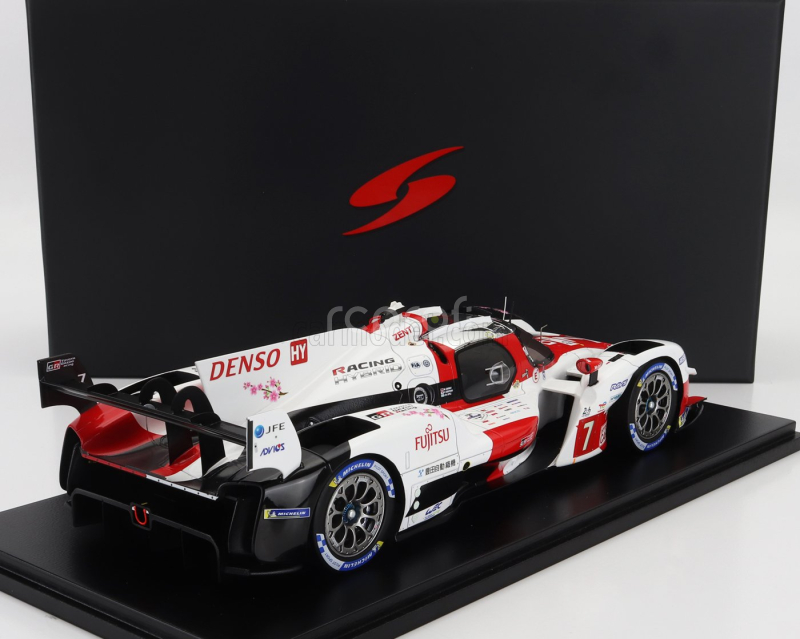 Spark-model Toyota Gr010 3.5l V6 Twin Turbo Hybrid Team Gazoo Racing N 7 24h Le Mans 2023 Mike Conway - Kamui Kobayashi - Jose Maria Lopez 1:18 Bílá Červená