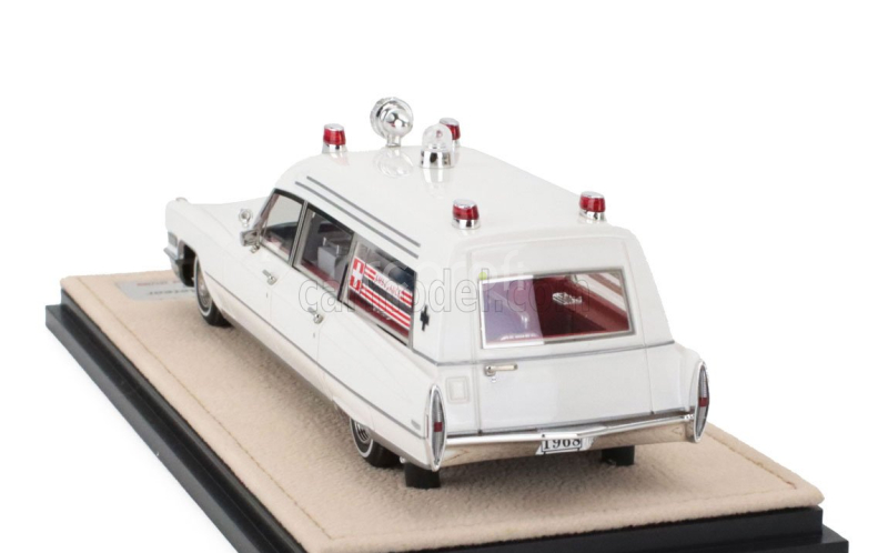 Stamp-models Cadillac Miller Meteor Ambulance 1968 1:43 Bílá
