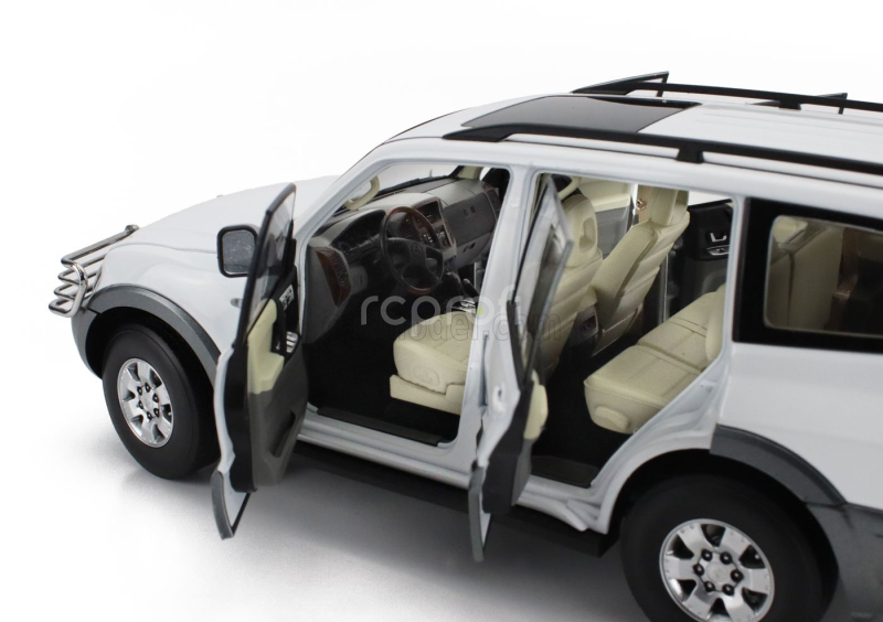 Sun-star Mitsubishi Pajero 3.5l V6 V73 2006 1:18 Bílá Šedá
