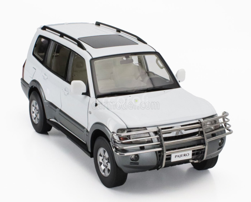 Sun-star Mitsubishi Pajero 3.5l V6 V73 2006 1:18 Bílá Šedá