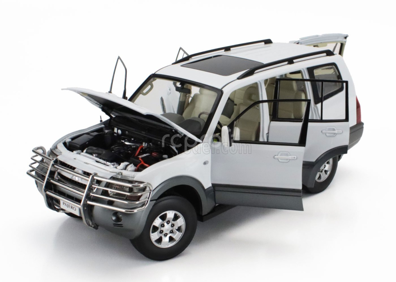 Sun-star Mitsubishi Pajero 3.5l V6 V73 2006 1:18 Bílá Šedá