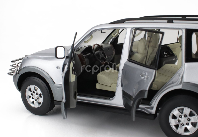 Sun-star Mitsubishi Pajero 3.5l V6 V73 2006 1:18 Silver Grey