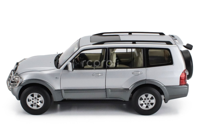 Sun-star Mitsubishi Pajero 3.5l V6 V73 2006 1:18 Silver Grey