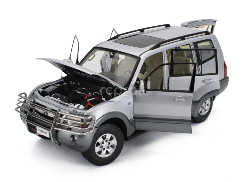 Sun-star Mitsubishi Pajero 3.5l V6 V73 2006 1:18 Silver Grey