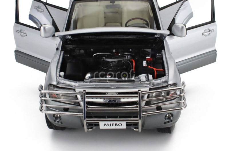 Sun-star Mitsubishi Pajero 3.5l V6 V73 2006 1:18 Silver Grey