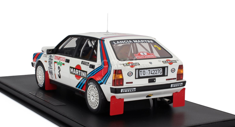 Topmarques Lancia Delta 4wd Team Martini Racing (night Version) N 3 Winner Rally Sanremo 1987 Miki Biasion - Tiziano Siviero - Con Vetrina - With Showcase 1:12 Bílá Červená Modrá