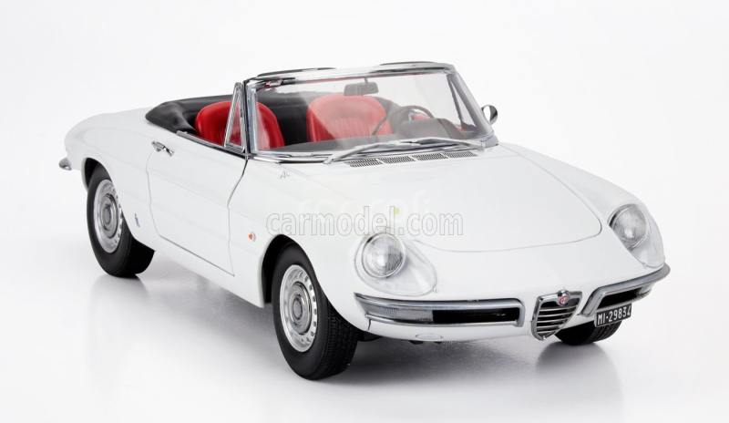 Touring modelcars Alfa romeo Duetto Spider 1600 Coda Tonda 1966 1:18 Bílá Černá