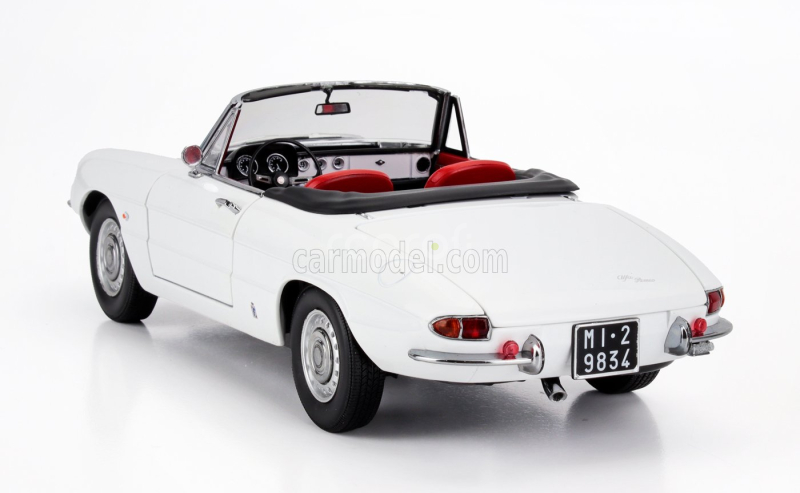Touring modelcars Alfa romeo Duetto Spider 1600 Coda Tonda 1966 1:18 Bílá Černá