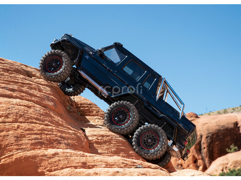 RC auto Traxxas TRX-6 Mercedes G 63 6x6 1:10 RTR, stříbrná