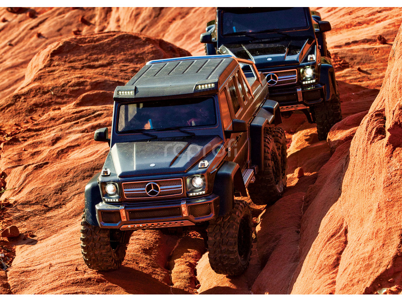 RC auto Traxxas TRX-6 Mercedes G 63 6x6 1:10 RTR, stříbrná
