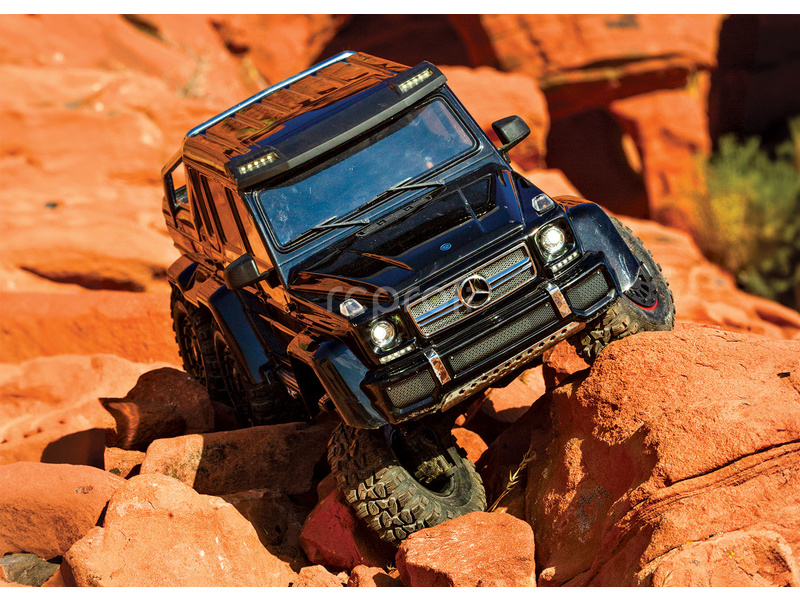 RC auto Traxxas TRX-6 Mercedes G 63 6x6 1:10 RTR, stříbrná