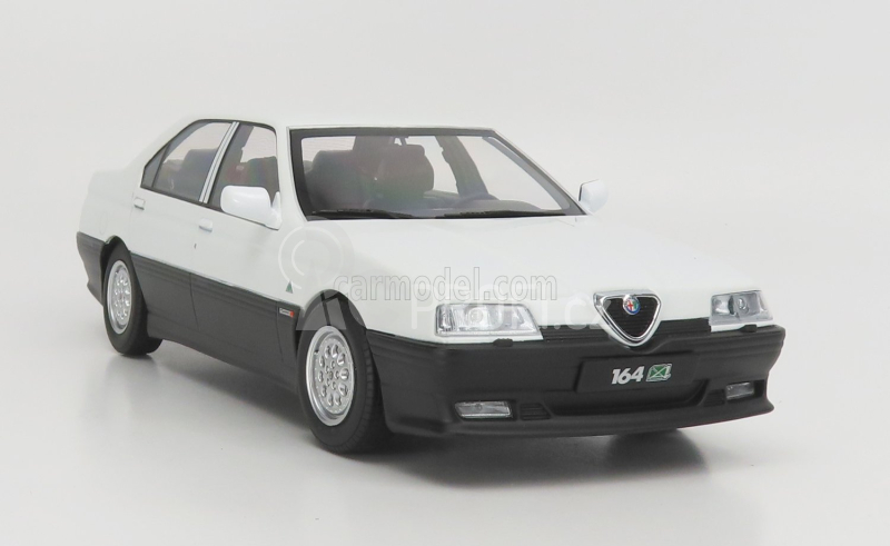 Triple9 Alfa romeo 164 Q4 1994 - Black Interior 1:18 Bílá