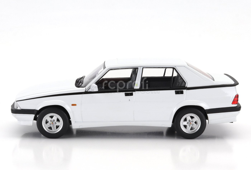 Triple9 Alfa romeo 75 1988 1:18 Bílá