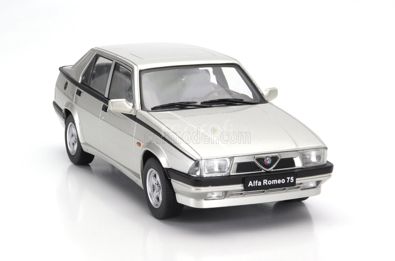 Triple9 Alfa romeo 75 1988 1:18 Silver